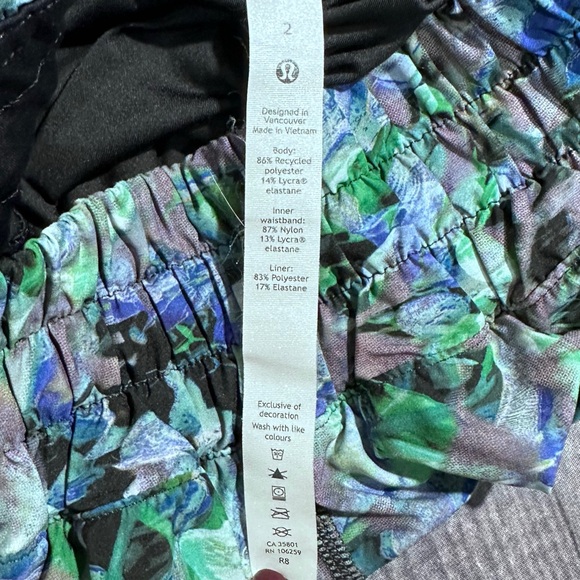 Lululemon Track That Mid-Rise Shorts in Rapid Flourish Multi [AA215] - Picture 8 of 8